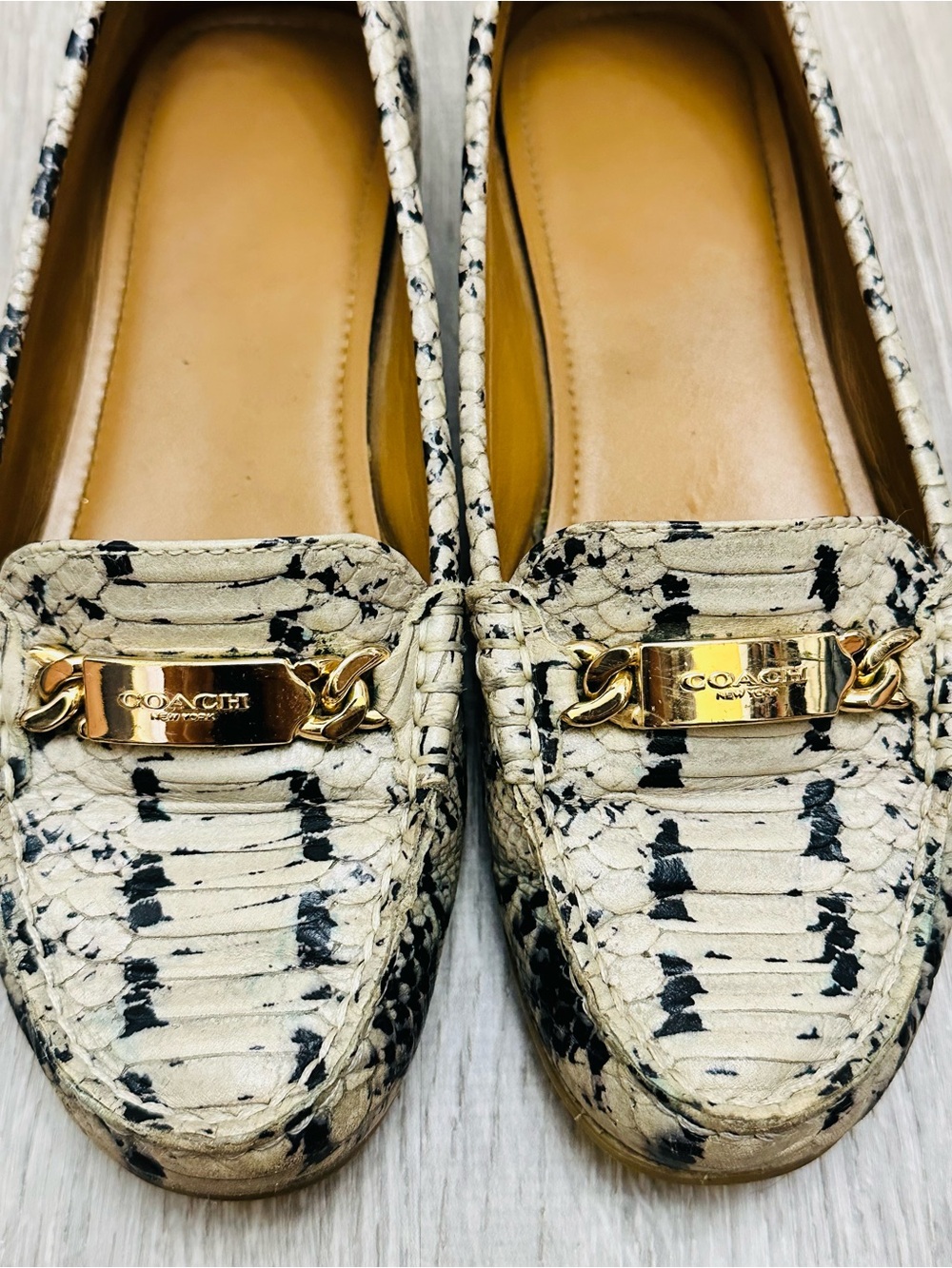 Coach Women's Beige Patterned Leather Loafers with Gold Hardware size 5.5 - Picture 7 of 9